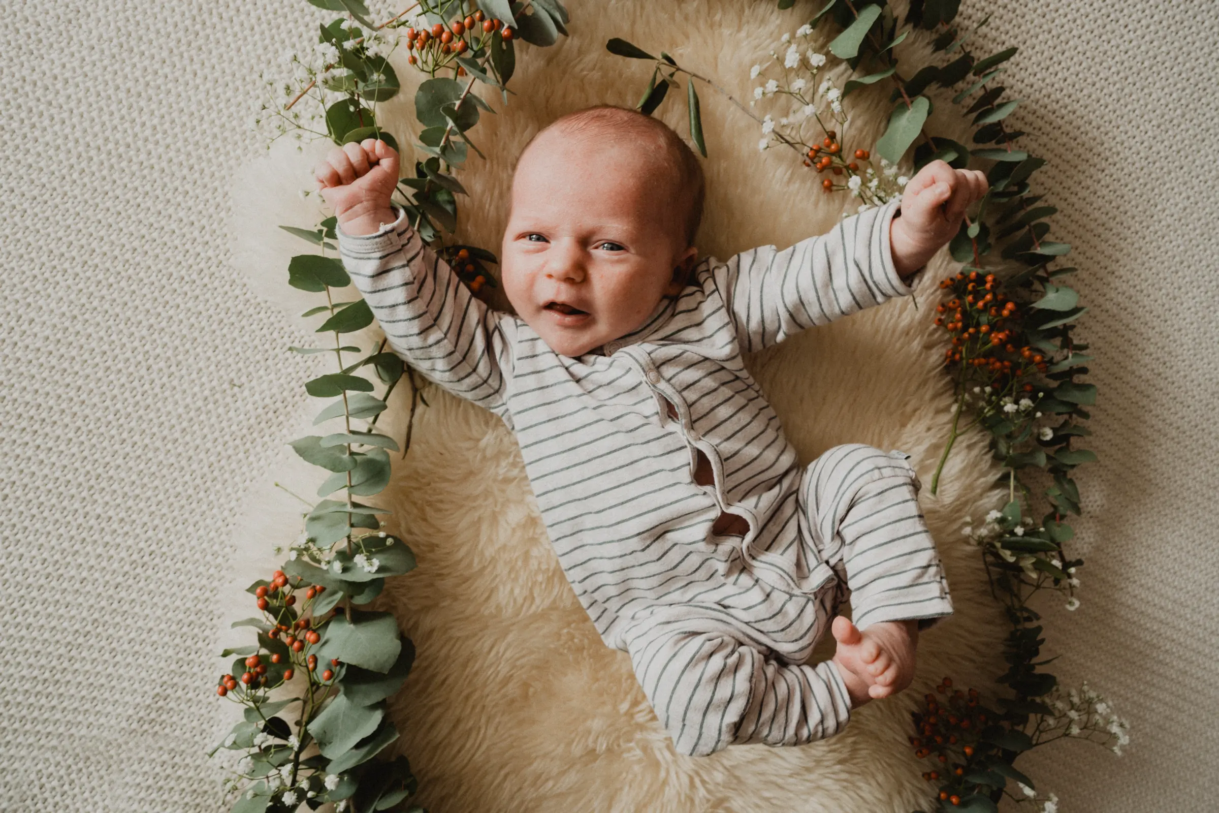 Familie beim Fotoshooting in der Natur