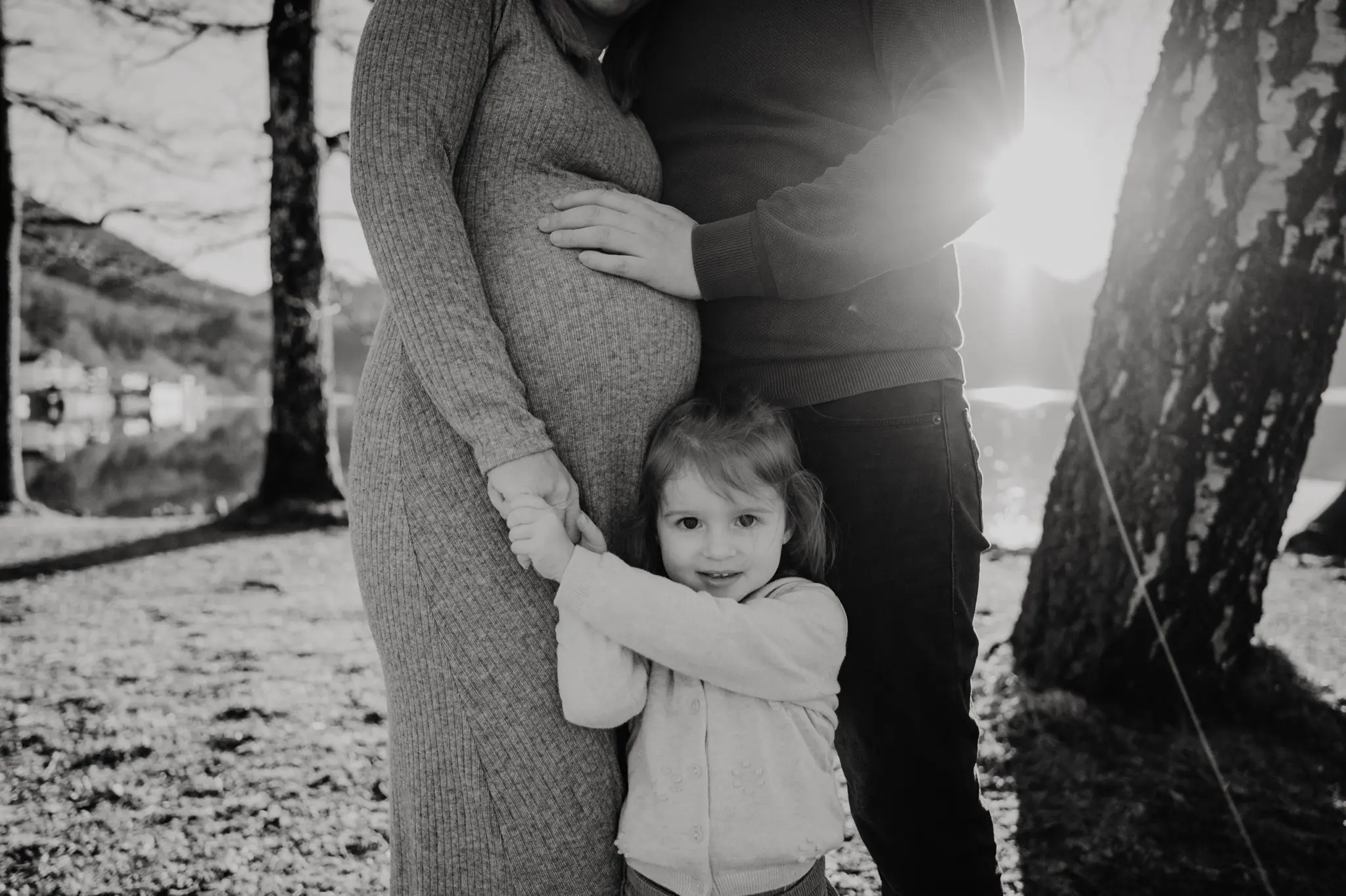 Familie beim Fotoshooting in der Natur